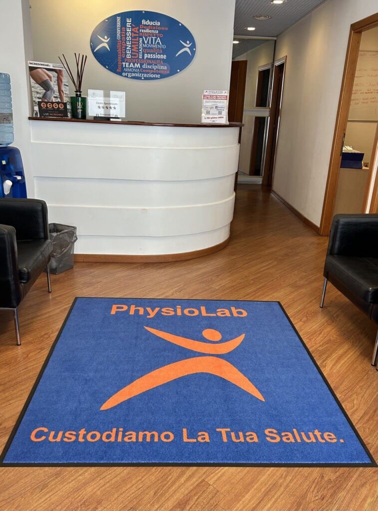Tappeto asciugapassi personalizzato con logo Physiolab - Custodiamo la tua salute
