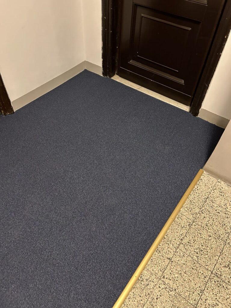 Passatoia rettangolare in moquette personalizzata colore blu scuro