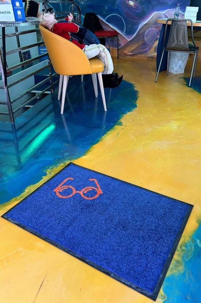 Tappeto asciugapassi personalizzato con logo occhiali